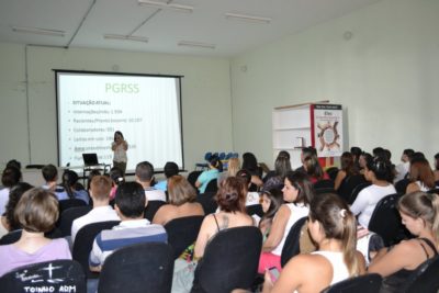 Alunos do Curso Técnico em Enfermagem do Minas recebem orientações sobre o PGRSS