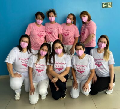Equipe multiprofissional da UCI – Unidade do Câncer de Itapeva – está vestida de rosa